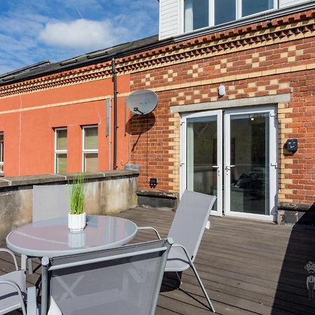 Attic Style 2 Bed Duplex Apartment With Rooftop Patio Belfast Luaran gambar