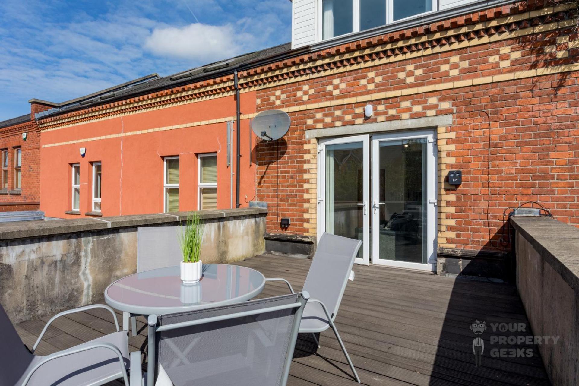 Attic Style 2 Bed Duplex Apartment With Rooftop Patio Belfast Luaran gambar