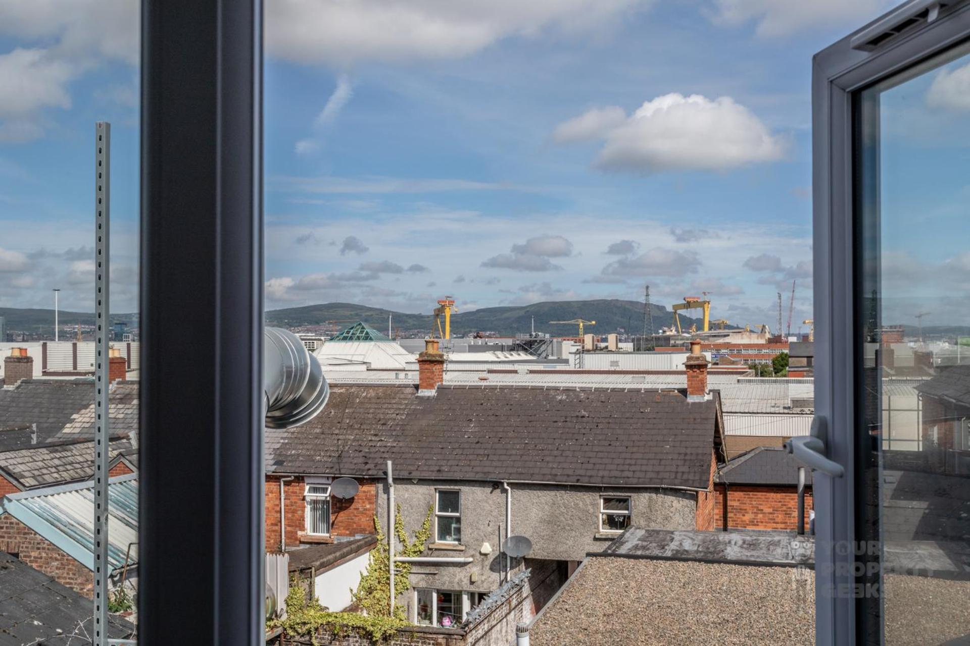 Attic Style 2 Bed Duplex Apartment With Rooftop Patio Belfast Luaran gambar